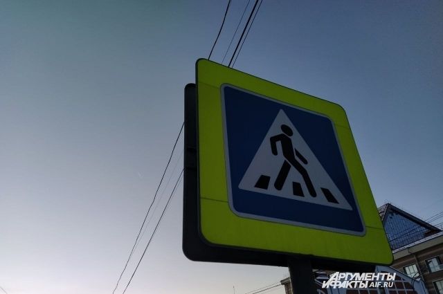 В Барнауле водитель маршрутки помог упавшему на пешеходном переходе мужчине