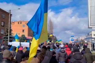 В Новой Каховке прошел масштабный митинг против pоссийских oкупантов