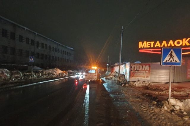 Водитель Hyundai насмерть сбил сидевшего на дороге пешехода в Новосибирске