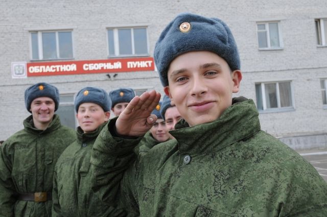 Жители Новотроицка в запасе получили повестки в военкомат. 