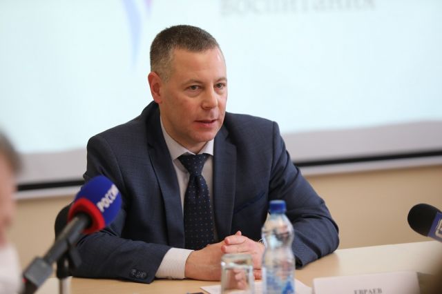 Михаил Евраев поздравил ярославских женщин с Международным женским днем