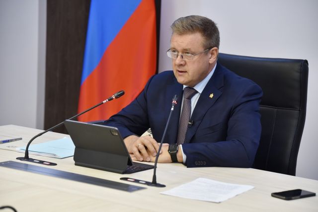 Губернатор Николай Любимов поздравил рязанок с Международным женским днем