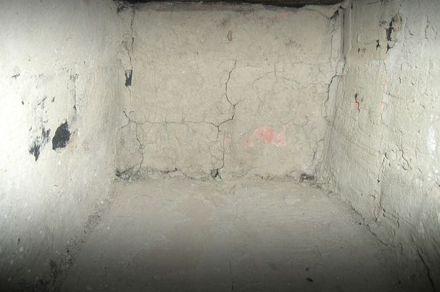 В подвале дома на Илекской в Оренбурге обнаружено тело женщины