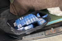 Под Новотроицком задержан автомобиль, с немаркированными сигаретами в багажнике. 