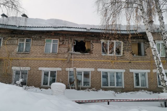СК возбудил уголовное дело после обрушения крыши дома в Шарлыке.