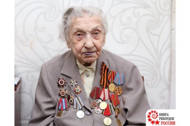 В феврале 2022 года Александра Васильевна вошла в книгу рекордов России как старейший здравствующий участник Великой Отечественной войны.