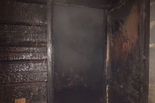 Пожар обнаружила супруга погибшего, когда вернулась домой.