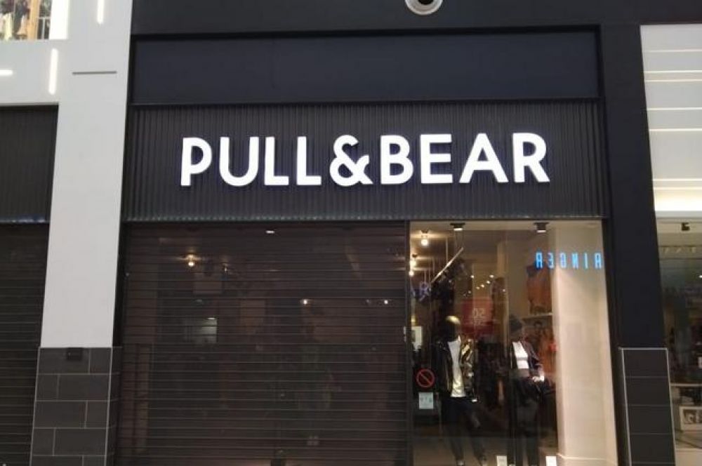 У Pull & Bear тоже же владелец, что у Zara и Bershka, поэтому и тут купить ничего нельзя.