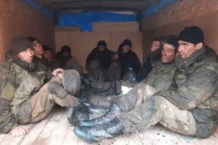 В Сумской области взяли в плен более 20 военнослужащих РФ.