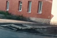 ООО «ДорРемСтрой» оштрафовали на 22,8 млн за кривые тротуары на Туркестанской в Оренбурге.