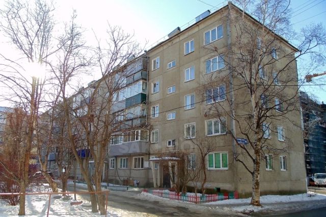 Многоэтажкам на Поповича в Южно-Сахалинске давно нужны новые фасады.