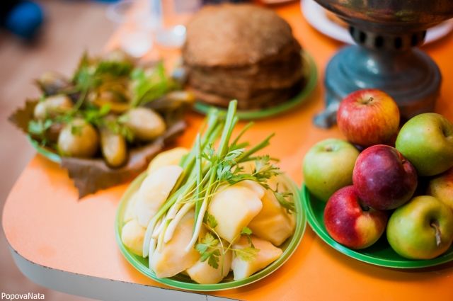 Диетолог рекомендует: на столе должны быть рыба, овощи и обязательно 400 г фруктов.