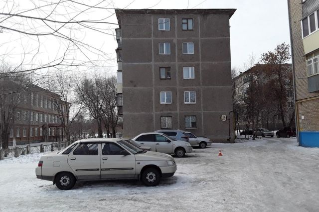 Полиция Новотроицка разыскивает покинувшего место ДТП водителя.