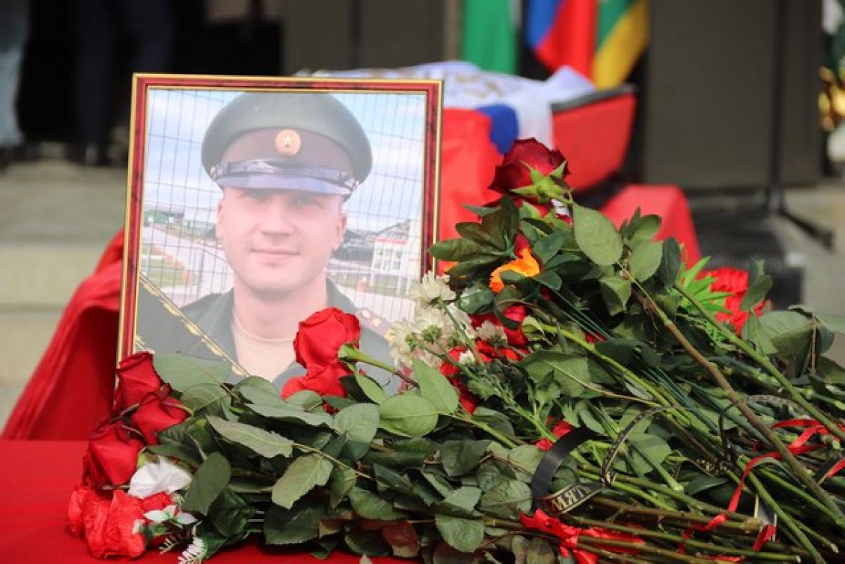 Прощание с военным. В Учалах простились с погибшим на Украине.
