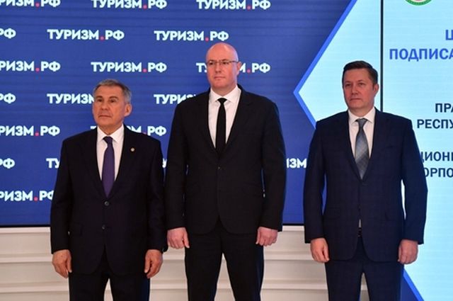 Слева направо: Рустам Минниханов, Дмитрий Чернышенко и Сергей Суханов.