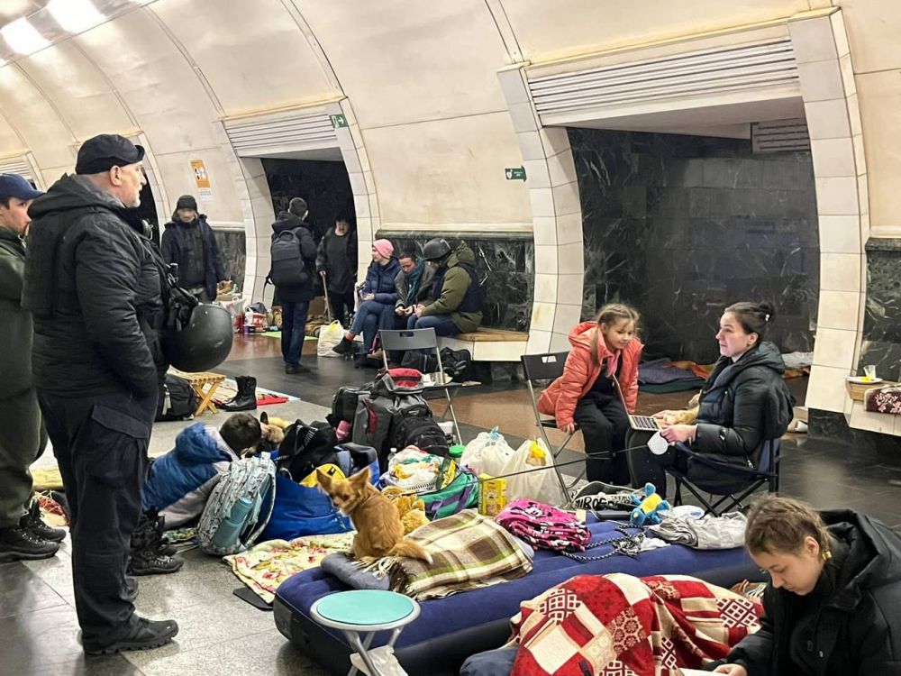 Киевляне ночуют на станциях метро