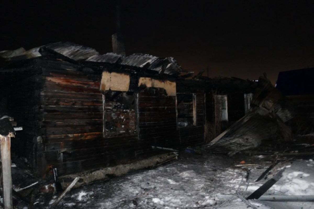 При пожаре в брусовом жилом доме в томской деревне погибли две женщины |  АиФ Томск