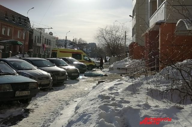 Утром 17 марта жильцы обнаружили у подъезда тело мужчины