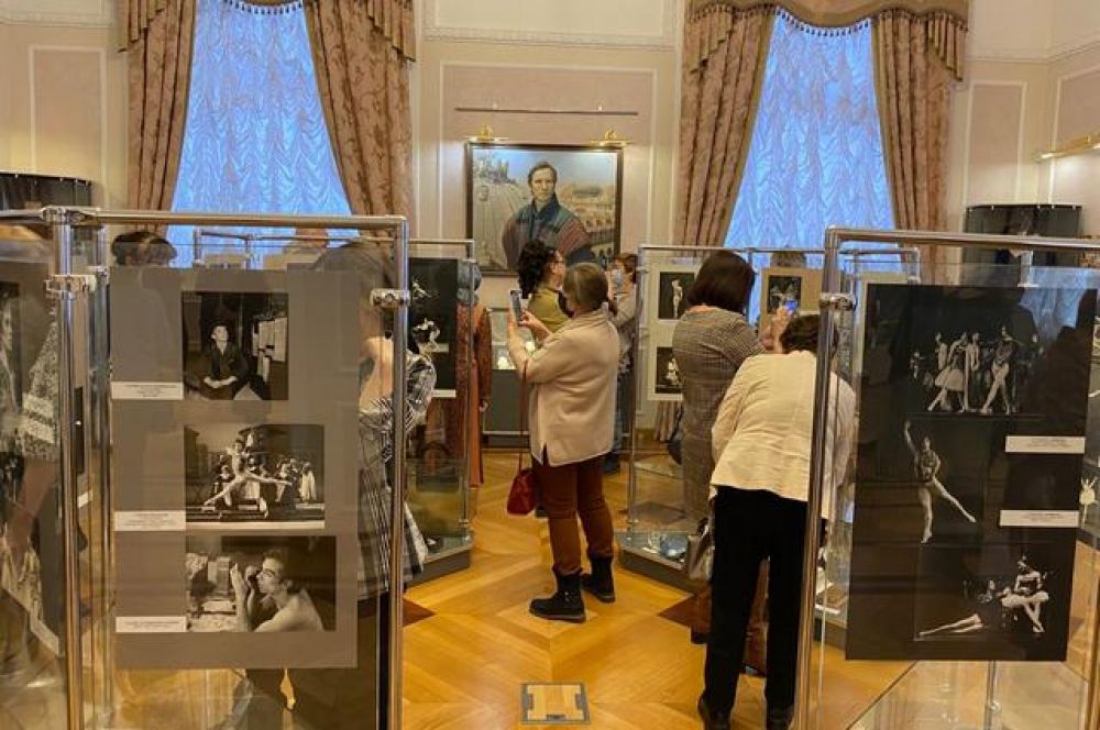 В единственном в мире музее Рудольфа Нуреева в Башопере организовали фотовыставку.