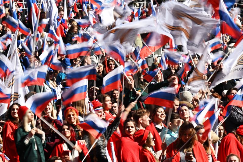 Участники перед началом митинга-концерта «Крымская весна» на стадионе «Лужники»