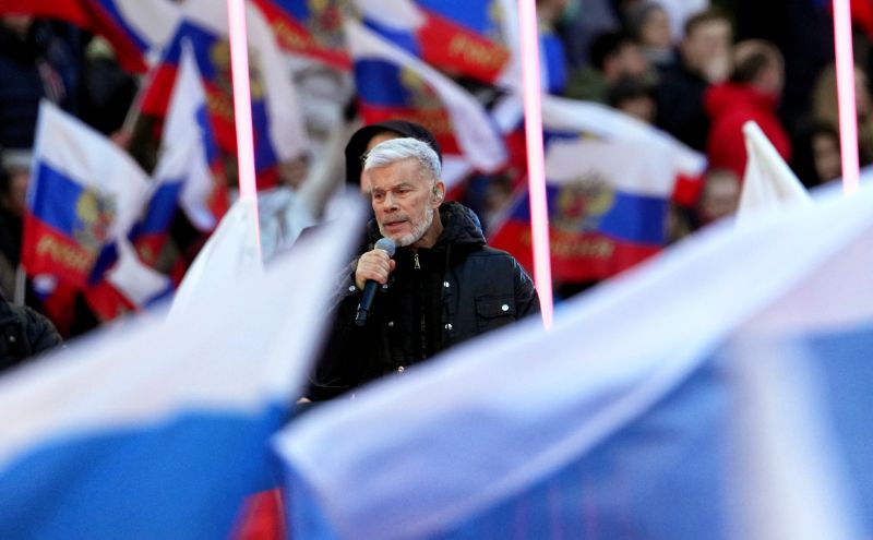 Певец Олег Газманов выступает на митинге-концерте в «Лужниках», посвящённом воссоединению Крыма с Россией