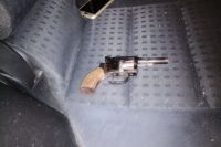 В машине оренбуржца нашли боевой револьвер и патроны. 