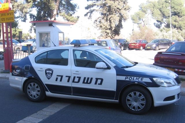 Израильский полицейский ранен при нападении с ножом в Иерусалиме