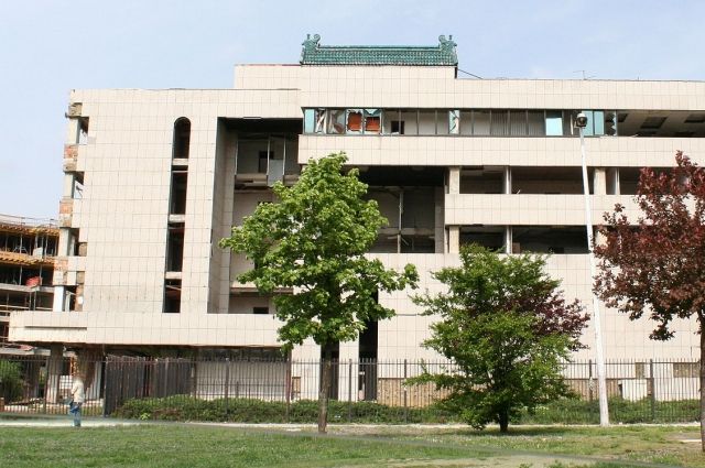 Посольство Китая в Белграде спустя 10 лет после бомбардировки военной авиацией США.