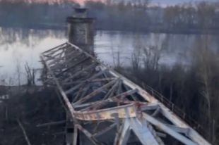 В Чернигове oккупанты разбомбили автомобильный мост через Десну