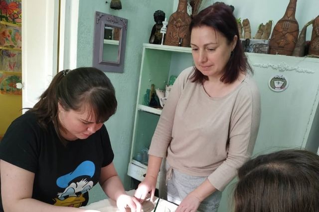 Анна Петухова открыла творческую мастерскую «Руки в глине»