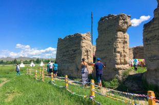Республика Тыва. На руинах храма Устуу Хурээ.