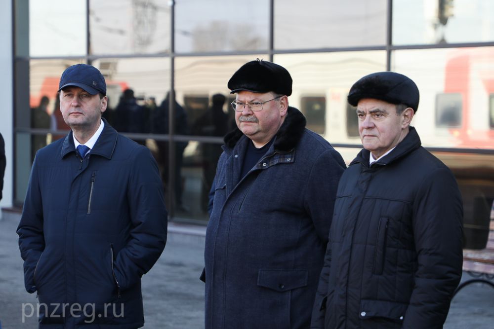 Гостей встречали первые лица региона.