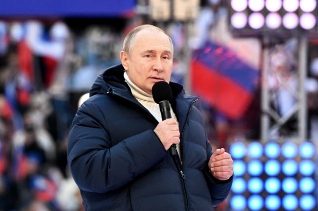Президент России Владимир Путин выступает на митинге-концерте.