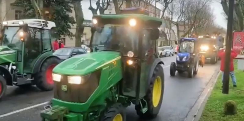 Во Франции прошла акция протеста фермеров против роста цен на топливо