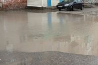 Из-за затопленных улиц в Оренбурге отмечались трудности при передвижении