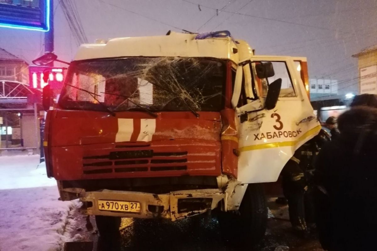 В Хабаровске пожарная машина врезалась в троллейбус, пострадало 3 человека  | АиФ Хабаровск