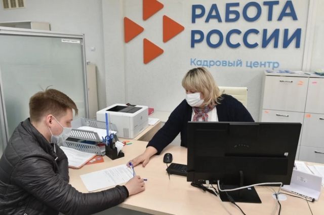 В среднем по 4700 рублей на одного работника будет доплачивать область предприятиям для повышения зарплат.