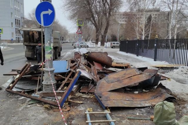 Заброшенный киоск у парка «Тополя» в Оренбурге полностью демонтировали.