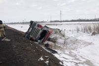 На трассе Бугульма — Уральск погиб водитель съехавшей в кювет фуры.