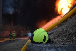 В Ровенской области продолжается ликвидация пожара на нефтебазе