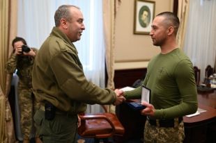 Автор фразы о русском военном корабле Роман Грибов вернулся из плена домой