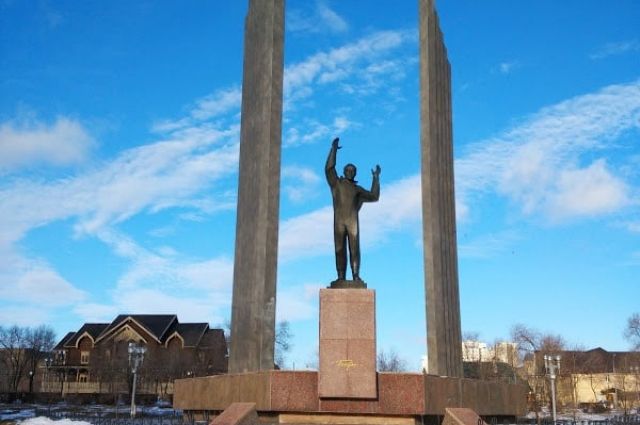 Из бюджета Оренбурга выделят полмиллиона на помывку 47 городских памятников.