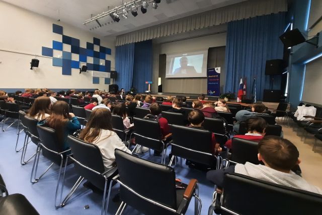 Школьников Новосибирска научат киберэтике