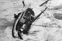 45 лет назад, в марте 1977 года, моряки-пограничники и вертолётчики провели уникальную спасательную операцию.