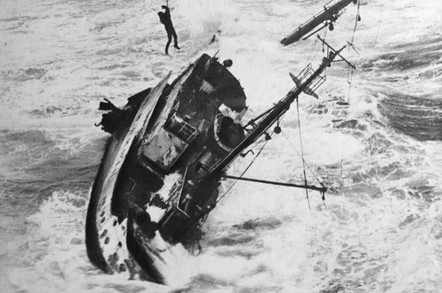 45 лет назад, в марте 1977 года, моряки-пограничники и вертолётчики провели уникальную спасательную операцию.