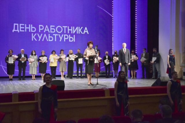 Андрей Травников в День работников культуры поблагодарил их за творчество