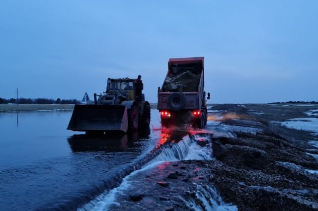 В Алтайском крае размыло дорожное полотно на нескольких участках трасс