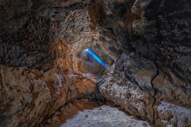 В Кунгуре туристов напугала девушка, пытавшаяся спрыгнуть в колодец пещеры