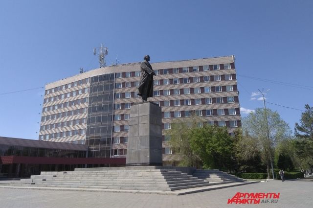 В Оренбурге заменят плитку в Агропрома и памятника В. Ленину