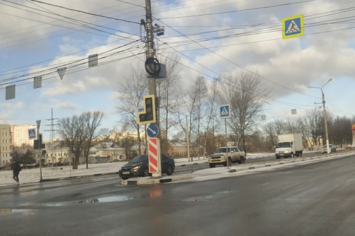 Перекресток время. Перекресток со светофором. Пересечение перекрестка. Под светофор. Светофор для машин.